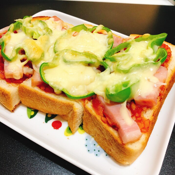 厚切り食パンで ベーコンとピーマンのピザトースト レシピ 作り方 By Mimi S Cafe 楽天レシピ